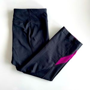 💕 2 for $35 💕 Under Armour half length leggings. Snake design.